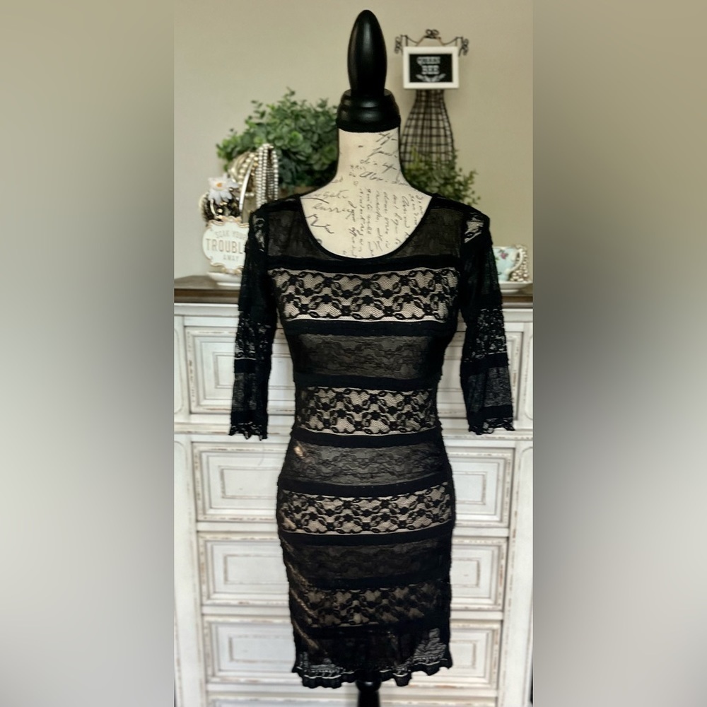 🖤GORGEOUS! Women’s dress, size small, 3/4 sleeves, stunning back-see video🎥